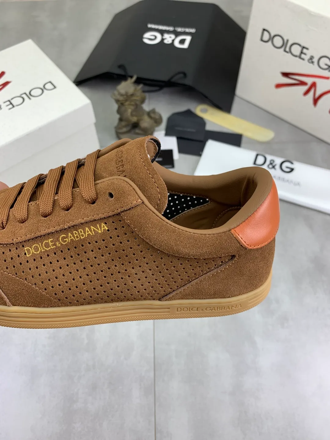 Men's shoes P500 💰 [New model] The latest hot model, top original quality, the official website is synchronized with "DOLCE&GABBANA [Dolce & Gabbana] ~ High Quality." The effect is low-cut casual DG men's shoes, loved by many celebrities, using high-end imported first-layer frosted calfskin with punched logo design + cowhide feet, simple and elegant, perfect interpretation of the latest inspiration for shoes, classic and fashionable integration, luxury dream, dominating fashion Suitable for drivers, light and comfortable to drive, light and breathable for outdoor travel, high-end quality, trustworthy, 3️⃣color🉑️choice! Code number: 38-46